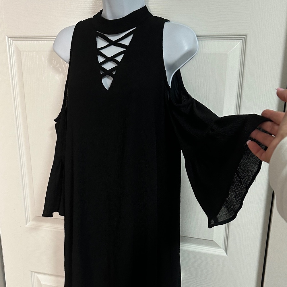 Black Cold Shoulder Dress with Crisscross Detail - Picture 4 of 5